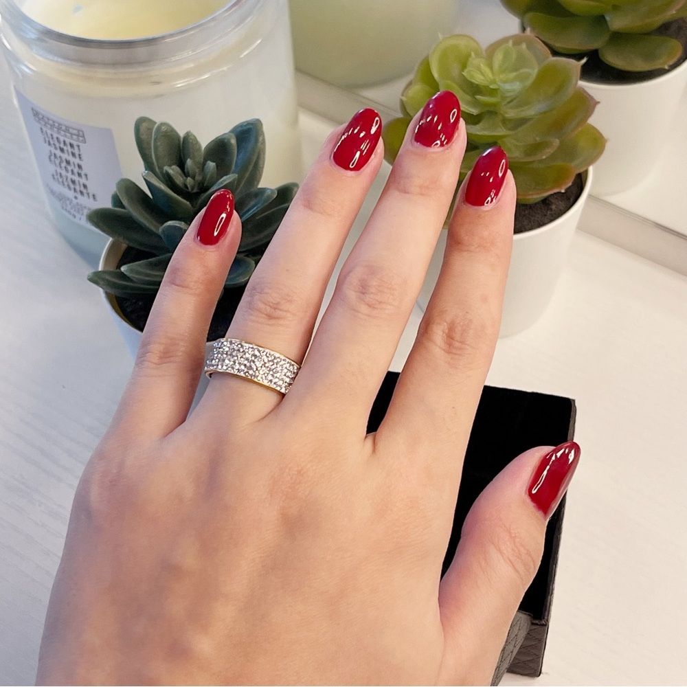 Dazzling Gold plated stainless steel Women's Ring size 7